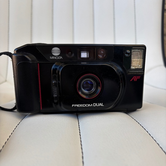 Minolta Freedom Dual / Dual 60 AF 35mm Point & Shoot Film Camera Tested & Works! - Picture 1 of 5